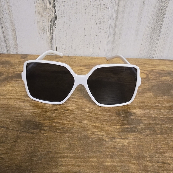 Accessories - White Square Womens Sunglasses With Black Lens Unbranded